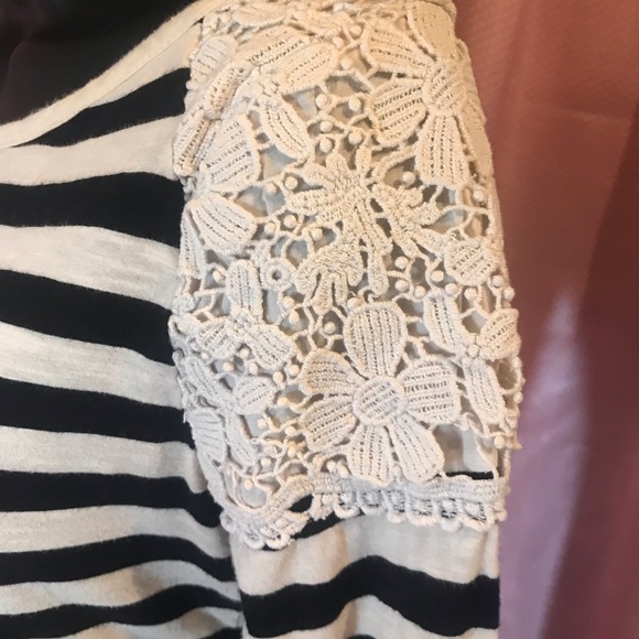 💵🤑💥 3/$15 Ann Taylor long sleeve shirt - Picture 4 of 8